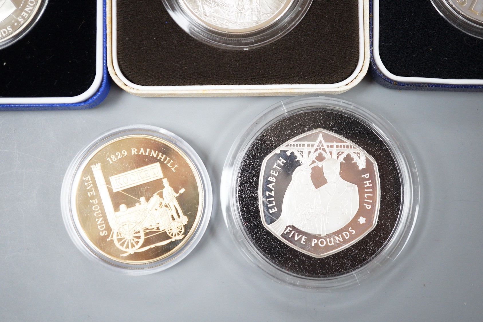 Cased Royal Mint silver proof coins – 2007 Alderney £5, 2006 gilded £5, two 1989 Pitcairn Islands $1 and 1999 Guernsey £5 (5)